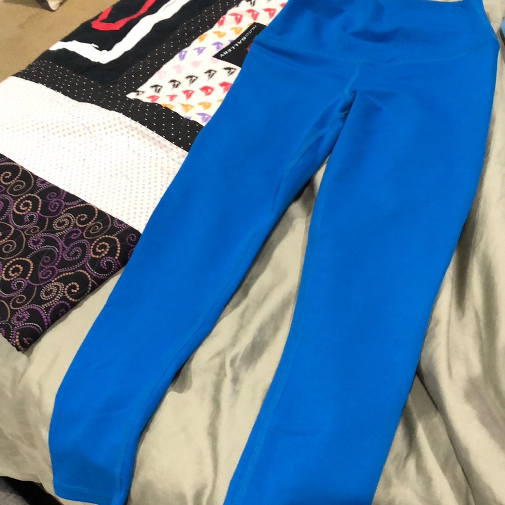 Blue high waisted alo yoga Capri leggings